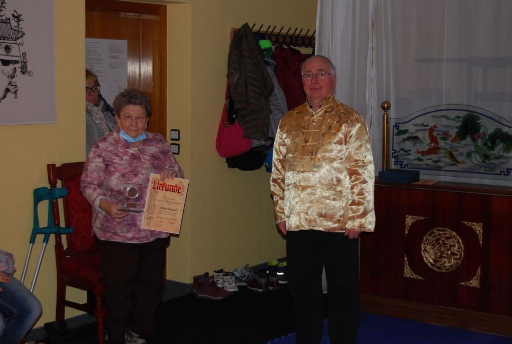Aus der Qi Gong - Gruppe :  Heide Kirchner